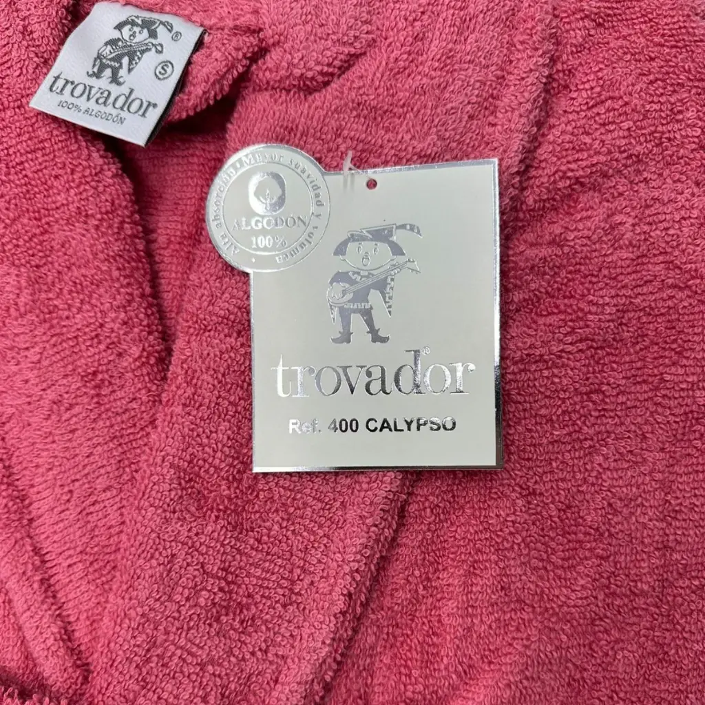 Albornoz unisex color cereza con cuello smoking - Imagen 2